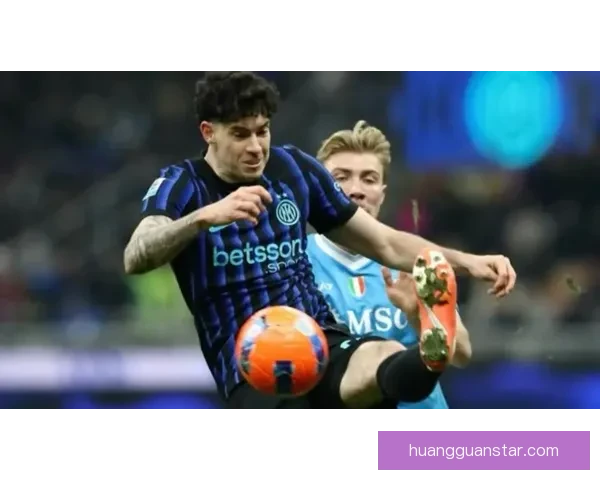 国米球迷齐聚为巴斯托尼加油昂首挺胸声援永不孤单